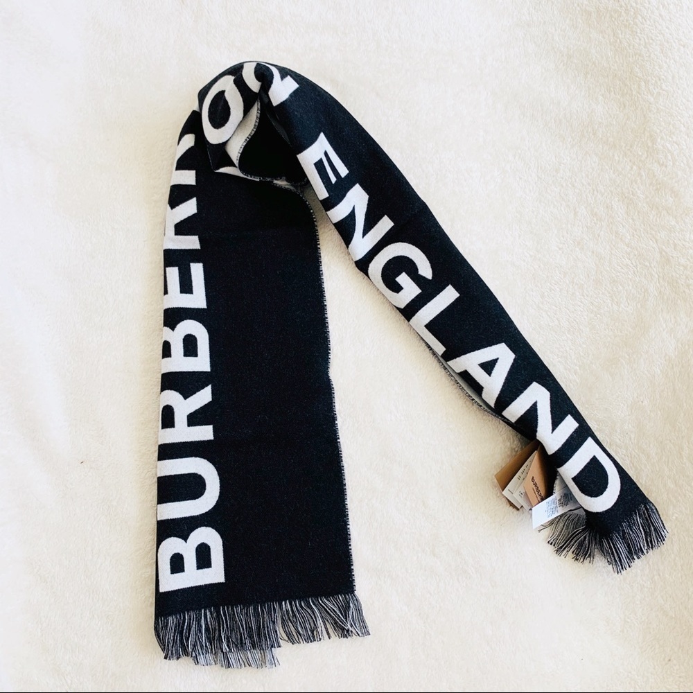 NWT Authentic Burberry London Wool Football Scarf - Picture 5 of 8